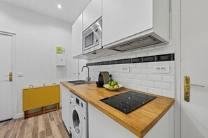 City Apartment, 1 Bedroom, Non Smoking | Private kitchen | Espresso maker, coffee/tea maker, electric kettle, toaster