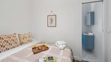 City Apartment, 1 Bedroom, Non Smoking | Iron/ironing board, cribs/infant beds, travel crib, free WiFi