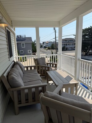 Terrace/patio - OCEAN BLOCK, BEAUTIFUL 4 BED, 2.5 BATH - BEACH HAVEN PARK (Long Beach)