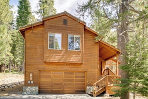 Interior - Near Ski Resorts & Trails: Truckee Home w/ Hot Tub (Truckee)