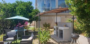 Outdoor dining - A Caserella - Chambre d'hôte avec salle de bain non attenante et vue sur mer (Valle-di-Campoloro)