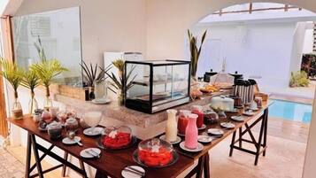 Free daily buffet breakfast