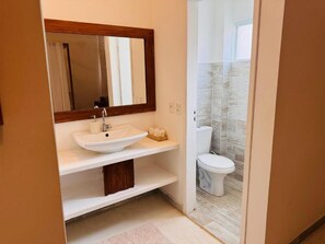 Shower, towels, soap, shampoo - Monte Alegre Beach (Touros)