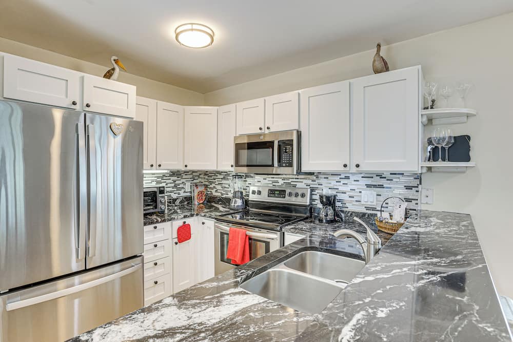4 Mi to Beaches: St Simons Island Escape w/ Patio! - Dock Junction, GA