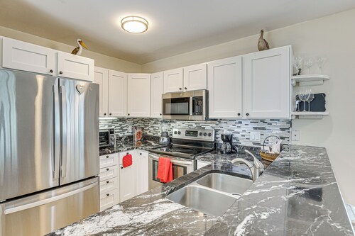 4 Mi to Beaches: St Simons Island Escape w/ Patio!