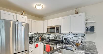 4 Mi to Beaches: St Simons Island Escape w/ Patio!