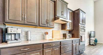 Pool Access: Family Gem w/ Views in St Cloud!