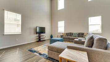 House (4 Bedrooms) | Front of property