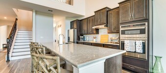 Pool Access: Family Gem w/ Views in St Cloud!