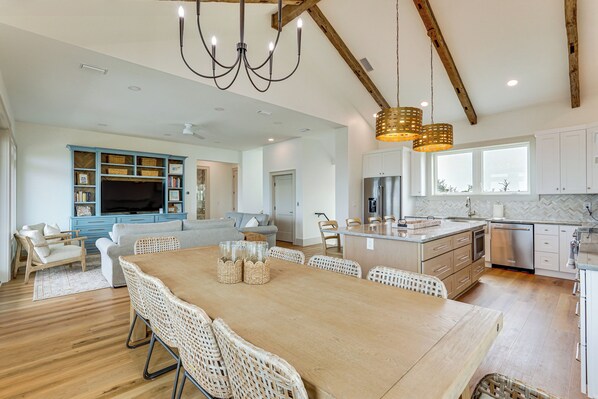 House (6 Bedrooms) | Interior
