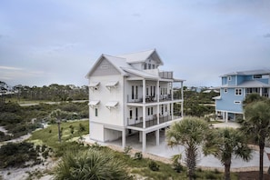 House (6 Bedrooms) | Interior