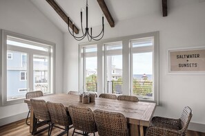 House (6 Bedrooms) | Interior