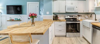 2 Mi to Beach & Dtwn: Punta Gorda Home w/ Patios!