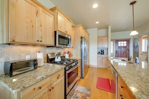 House (3 Bedrooms) | Interior