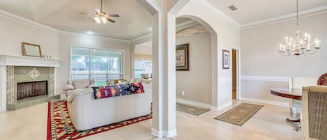 House (4 Bedrooms) | Interior