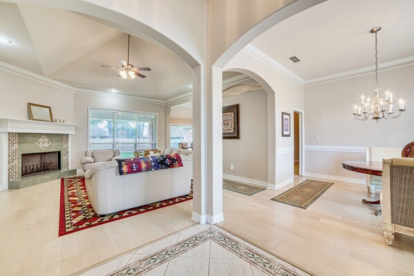 House (4 Bedrooms) | Interior