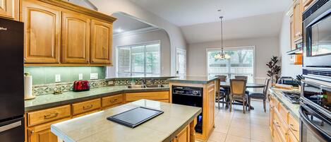 House (4 Bedrooms) | Interior