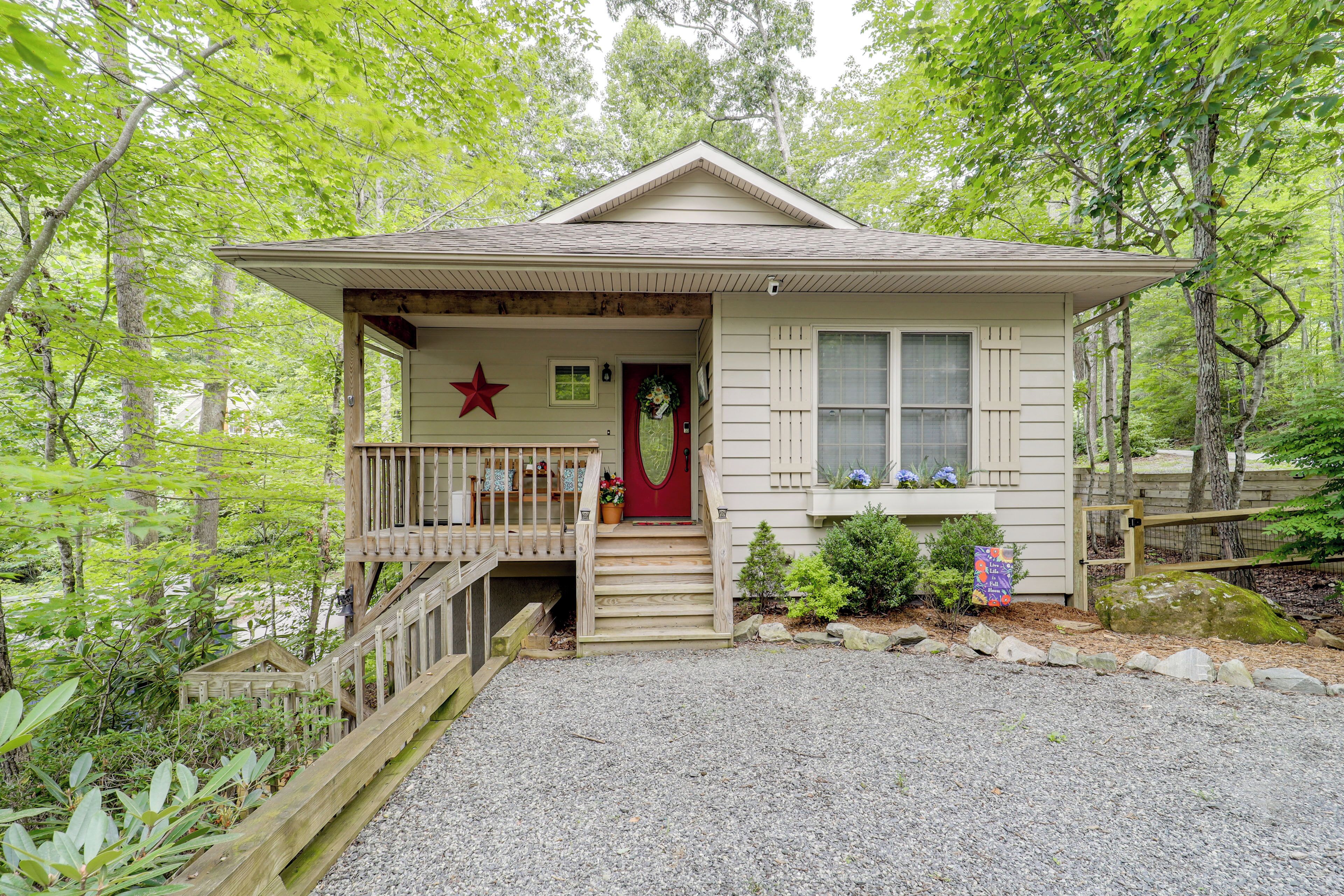 House (3 Bedrooms) | Front of property