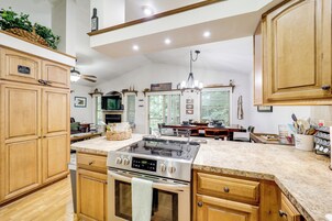 House (3 Bedrooms) | Interior