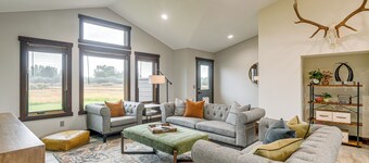 Pinedale Getaway Near Hiking, Skiing & Lakes!