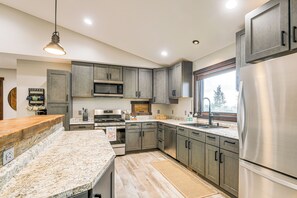 House (3 Bedrooms) | Interior