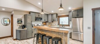 Pinedale Getaway Near Hiking, Skiing & Lakes!