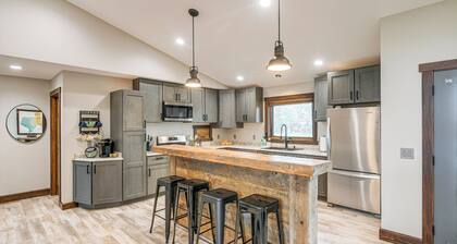 Pinedale Getaway Near Hiking, Skiing & Lakes!