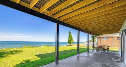 Lake Ontario Hideaway - Nature & Stillness Await!