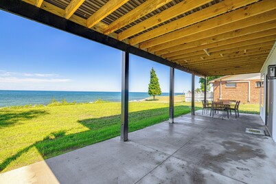 Lake Ontario Hideaway - Nature & Stillness Await!