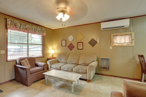 House (2 Bedrooms) | Interior