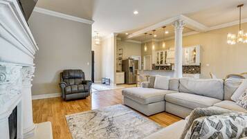 House (4 Bedrooms) | Interior