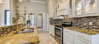 Fenced-in Yard & Pond Views: Home 18 Mi to Lsu!