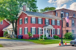 Apartment (0 Bedroom) | Interior - Waterbury Studio 12 Mi to Bolton Valley Ski Resort (Waterbury)