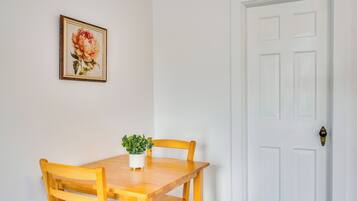 Apartment (0 Bedroom) | Interior