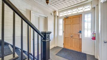 Apartment (0 Bedroom) | Interior