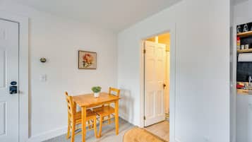 Apartment (0 Bedroom) | Interior