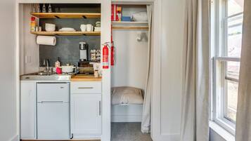 Apartment (0 Bedroom) | Interior