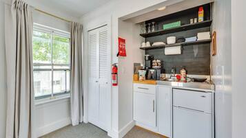 Apartment (0 Bedroom) | Interior