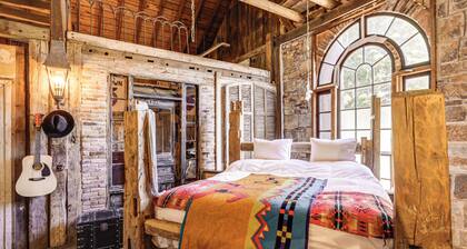 Vintage-inspired Countryside Getaway in Chepachet