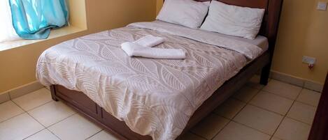 4 makuuhuonetta, silitysrauta/-lauta, internet, vuodevaatteet