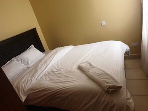 4 bedrooms, iron/ironing board, Internet, bed sheets