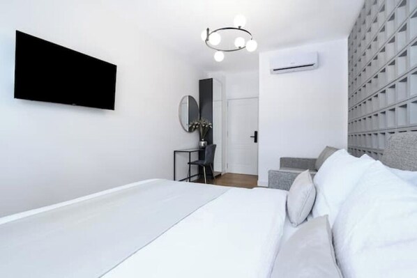 1 habitación, tabla de planchar con plancha, wifi y ropa de cama