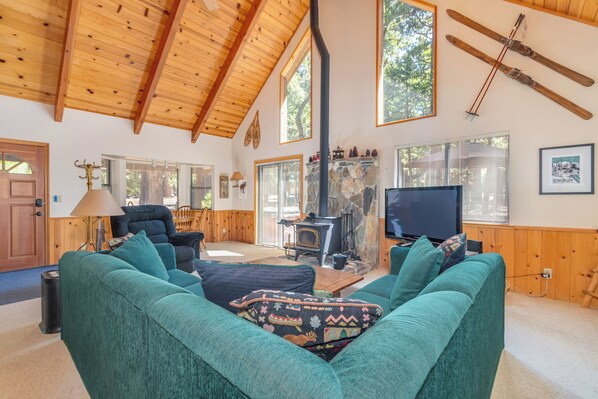 TV, DVD player, table tennis - Moose Lodge- Sleeps 12 (Camp Connell)