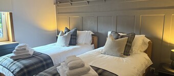 Luxury Flat - Baker St-Stirling
Kick back and relax in this calm, restful space.