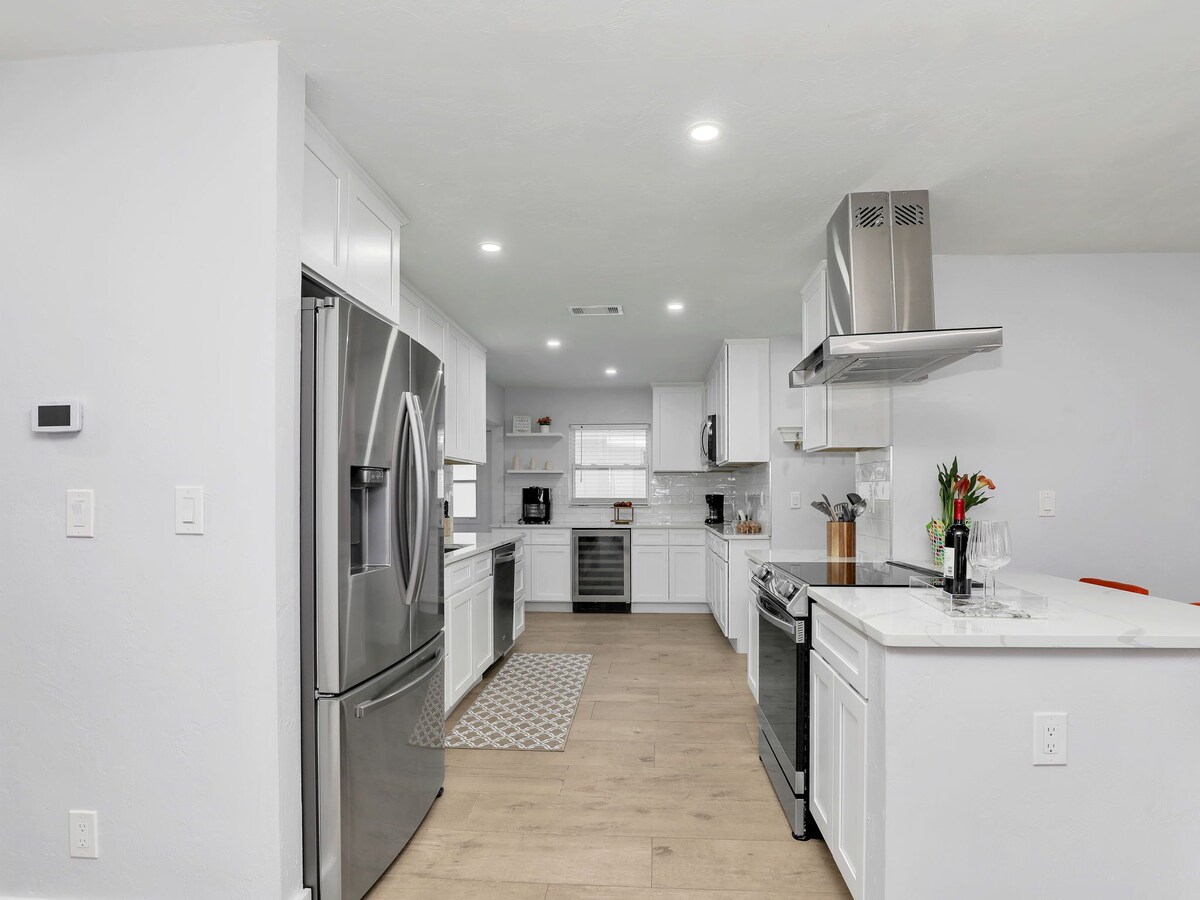 Photo 2 of Naples Retreat w/ Private Pool – 5 Min to Vanderbilt Beach & Mercato