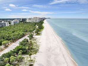 Liegestühle, Strandtücher