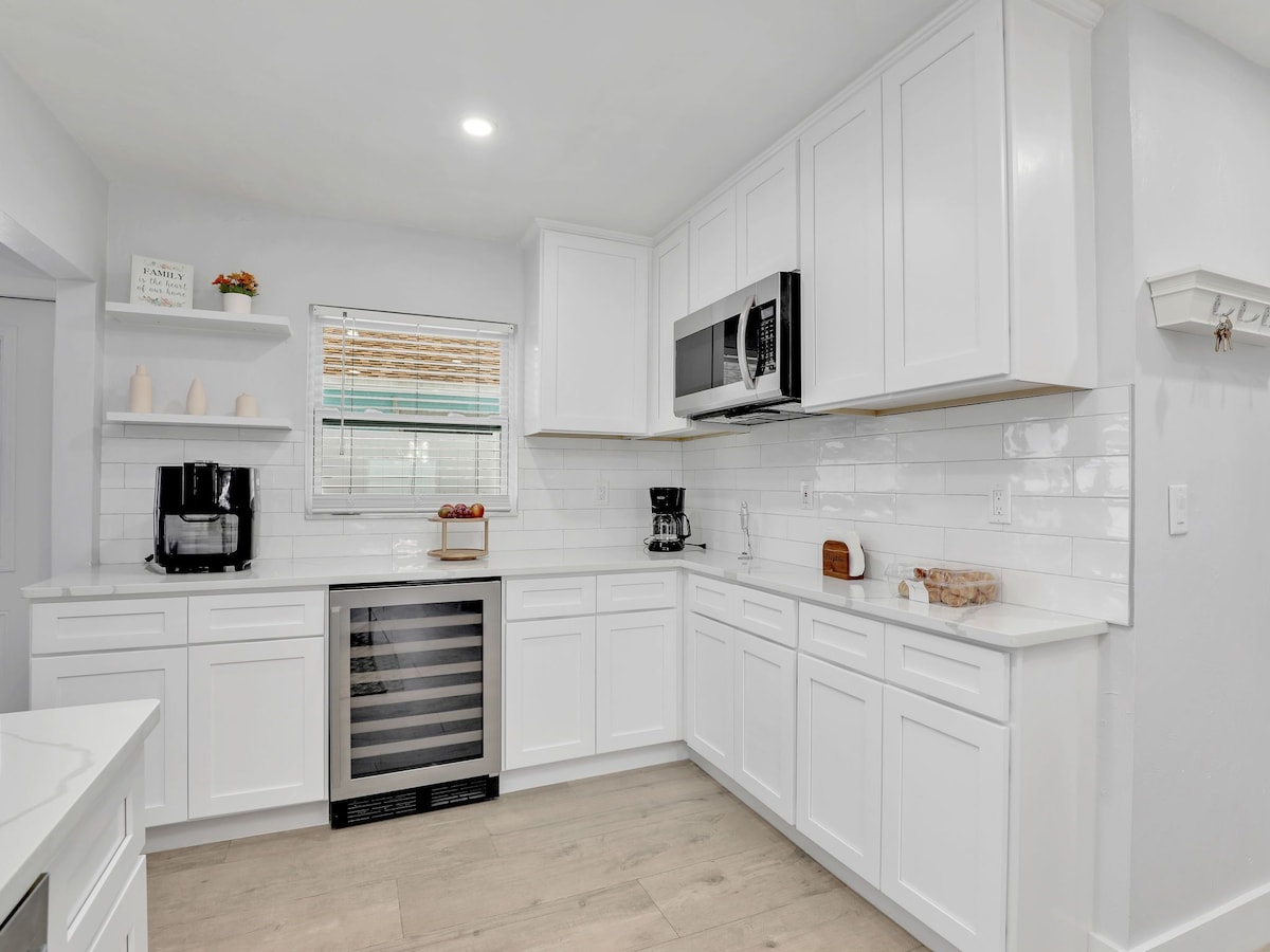 Photo 10 of Naples Retreat w/ Private Pool – 5 Min to Vanderbilt Beach & Mercato