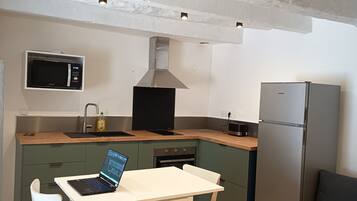 Microondas, horno y parrilla de estufa