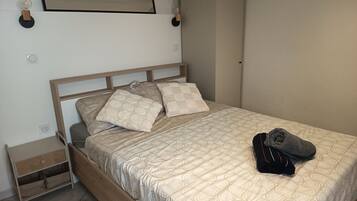 1 chambre, fer et planche à repasser, Wi-Fi, draps fournis
