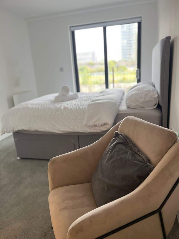 2 bedrooms, iron/ironing board, WiFi